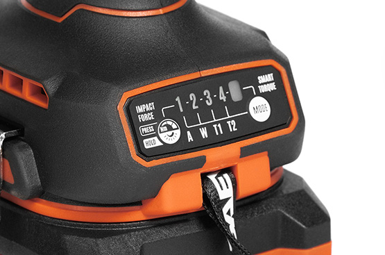 Панель управления в нижней части корпуса позволяет выбрать предустановленные настройки крутящего момента и предустановленные автоматические режимы работы.