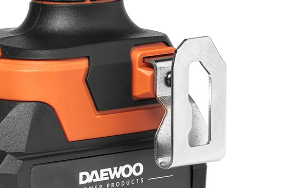 Для надежного крепления к поясу монтажника