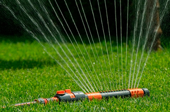 Лучший в своем классе внутренний механизм обеспечивает плавный ход форсунок и равномерный полив.